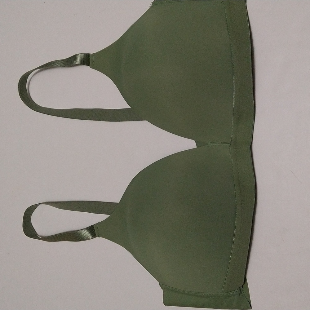 STRM Line Intimates Padded Seamless Bra Size 40 D Bone in Sides Green #1043